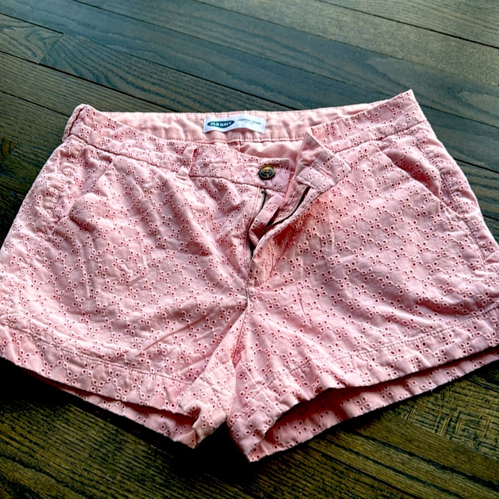 Woman’s Old Navy pale pink shorts